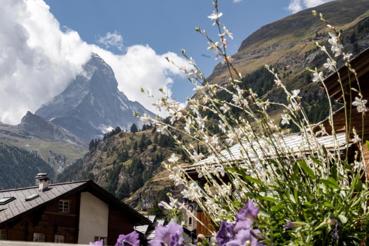 Village Apartment With Matterhorn View Zermatt Kültér fotó